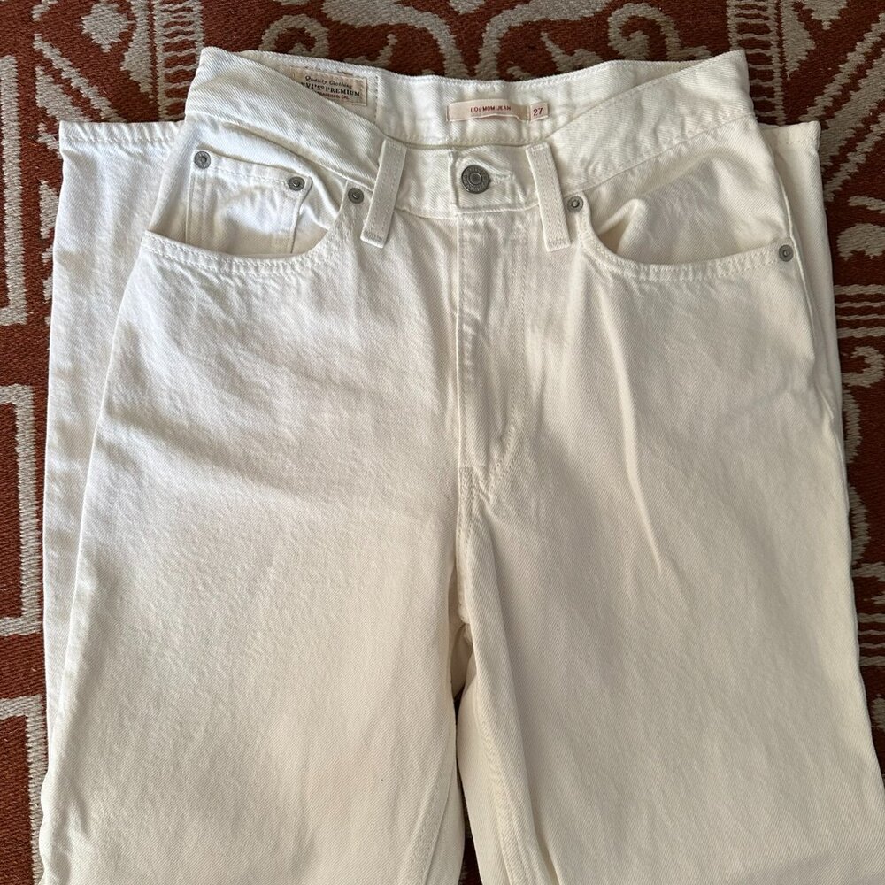 Levi's Premium 80s Mom Women's Jeans | S27 l30 | Snowing In LA - White